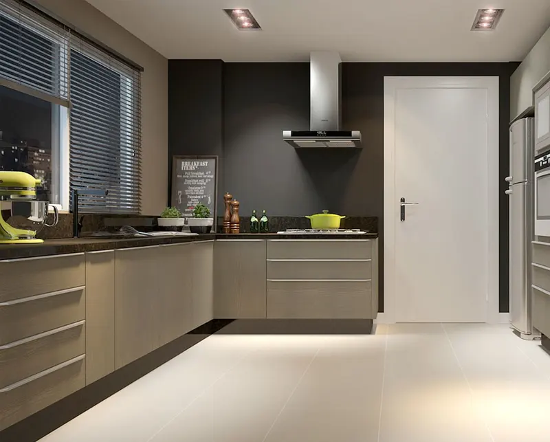 Cozinha em L com armários cinza, bancada escura e coifa de inox
